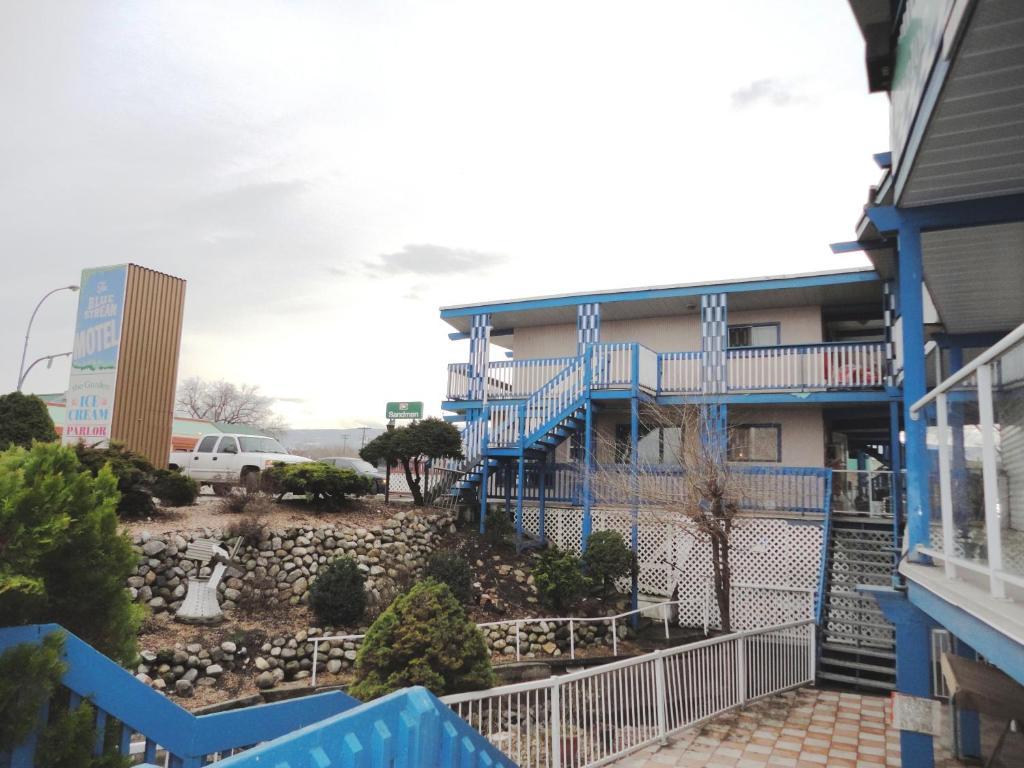 Blue Stream Motel Vernon Eksteriør bilde