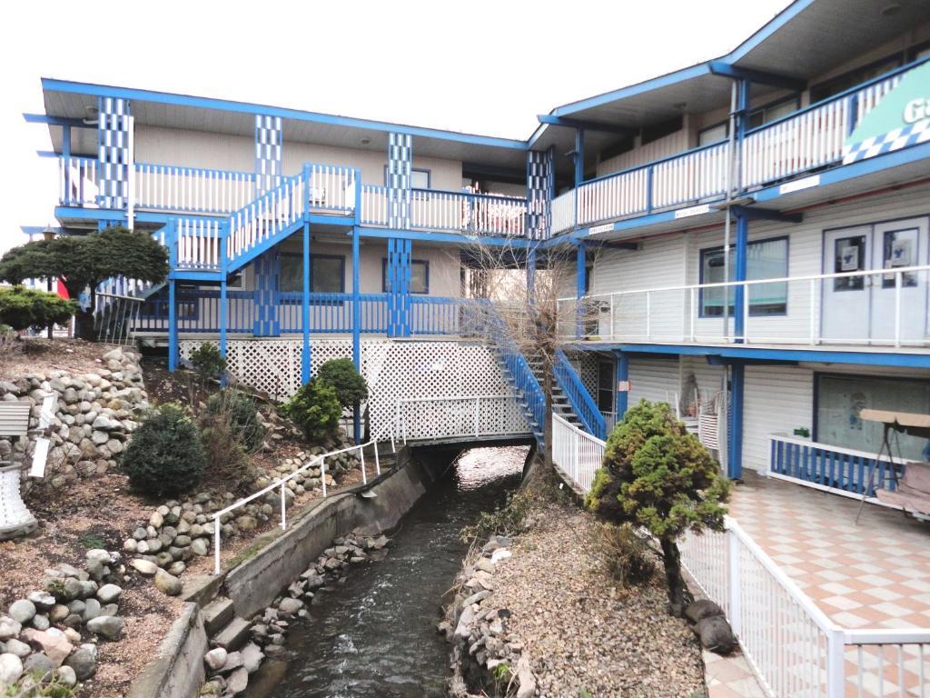 Blue Stream Motel Vernon Eksteriør bilde