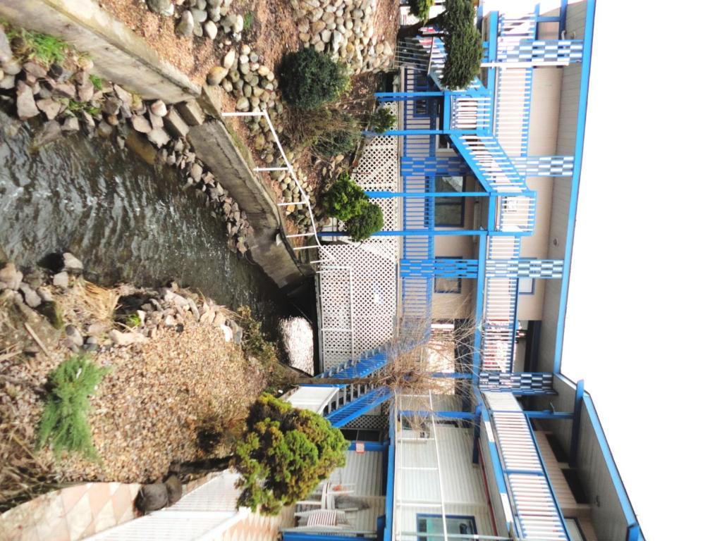 Blue Stream Motel Vernon Eksteriør bilde