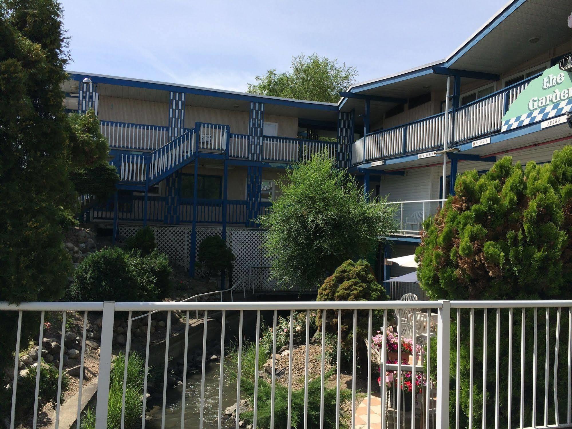 Blue Stream Motel Vernon Eksteriør bilde